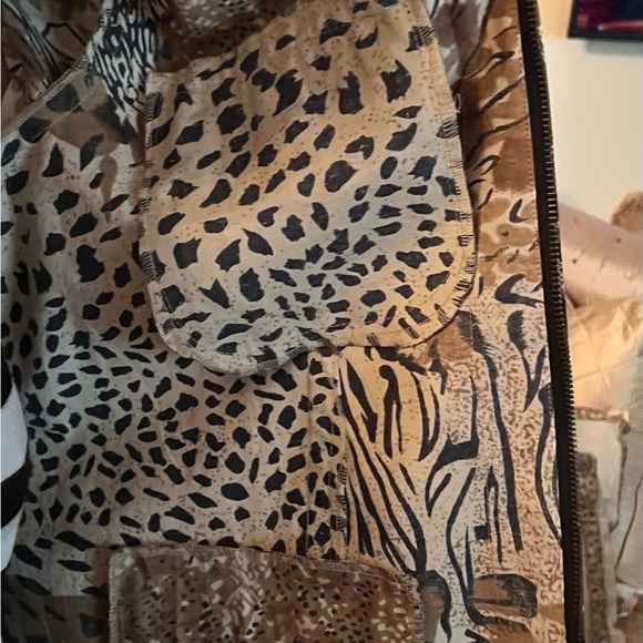 Westbound Woman Brown/Black Animal Print Front Zip Jacket. - Picture 5 of 6